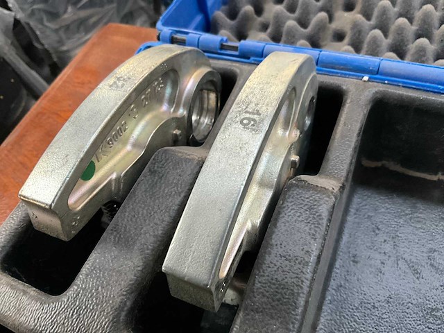 Uponor klauke mini 2 accu persmachine met persbek - afbeelding 5 van  10