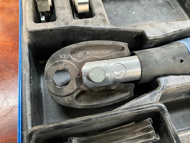 Uponor klauke mini 2 accu persmachine met persbek - afbeelding 7 van  10