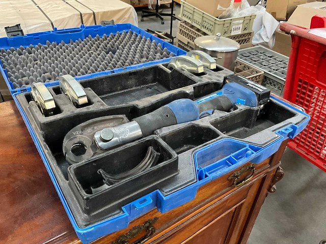 Uponor klauke mini 2 accu persmachine met persbek - afbeelding 8 van  10