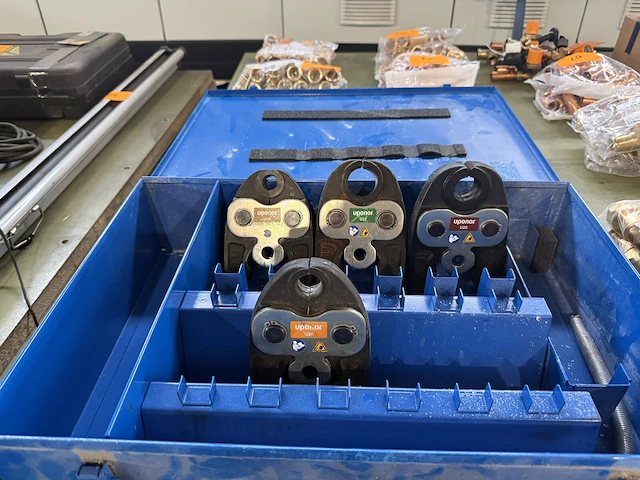Uponor koffer met 4 persbekken - afbeelding 2 van  12