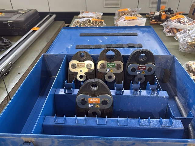 Uponor koffer met 4 persbekken - afbeelding 3 van  12