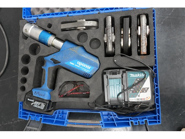 Uponor up 110 accu-persmachine 32 kn met makita accu en lader - afbeelding 1 van  7
