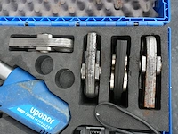 Uponor up 110 accu-persmachine 32 kn met makita accu en lader - afbeelding 2 van  7