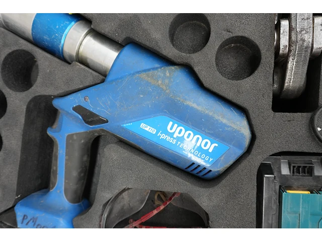 Uponor up 110 accu-persmachine 32 kn met makita accu en lader - afbeelding 6 van  7
