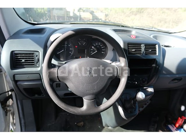 Utility bus (ongeluk) peugeot expert (2010-107,194 km-vin:vf3xs9hucaz019333) - afbeelding 15 van  43