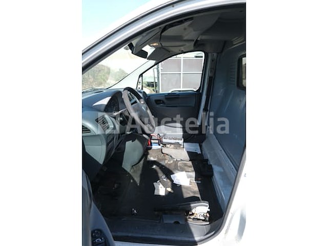 Utility bus (ongeluk) peugeot expert (2010-107,194 km-vin:vf3xs9hucaz019333) - afbeelding 16 van  43