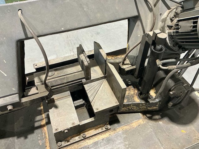 Uvema hu230dgh metalen horizontale bandzaagmachine - afbeelding 15 van  15