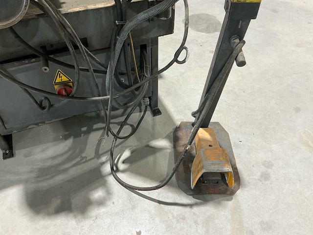 Uvema hu230dgh metalen horizontale bandzaagmachine - afbeelding 1 van  4