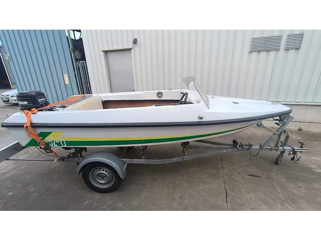 Vaarklare elan polyester speedboot van eind jaren 1980, lengte 4m, max 3 personen, 25pk 2-takt kortstaart buitenboordmotor van het merk mercury. de motor draait en koelt goed, onderhoud is aangewezen. snelheid met 3 personen: 30-40 km/h. - afbeelding 1 van  28
