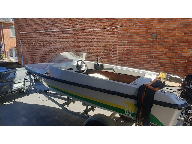 Vaarklare elan polyester speedboot van eind jaren 1980, lengte 4m, max 3 personen, 25pk 2-takt kortstaart buitenboordmotor van het merk mercury. de motor draait en koelt goed, onderhoud is aangewezen. snelheid met 3 personen: 30-40 km/h. - afbeelding 16 van  28