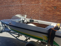 Vaarklare elan polyester speedboot van eind jaren 1980, lengte 4m, max 3 personen, 25pk 2-takt kortstaart buitenboordmotor van het merk mercury. de motor draait en koelt goed, onderhoud is aangewezen. snelheid met 3 personen: 30-40 km/h. - afbeelding 16 van  28