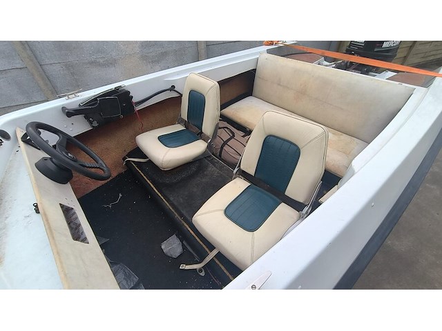 Vaarklare elan polyester speedboot van eind jaren 1980, lengte 4m, max 3 personen, 25pk 2-takt kortstaart buitenboordmotor van het merk mercury. de motor draait en koelt goed, onderhoud is aangewezen. snelheid met 3 personen: 30-40 km/h. - afbeelding 18 van  28