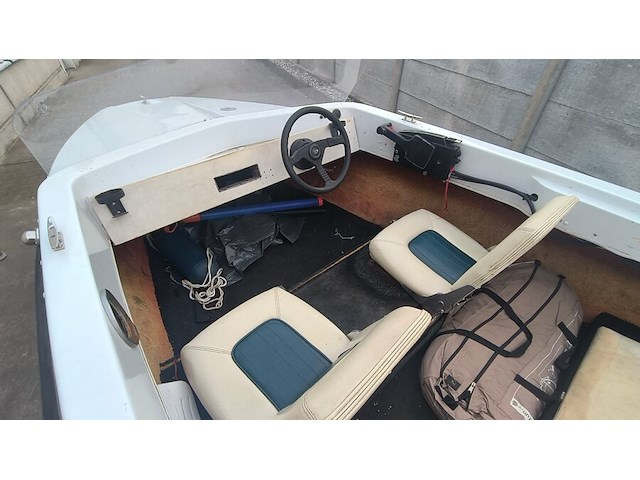 Vaarklare elan polyester speedboot van eind jaren 1980, lengte 4m, max 3 personen, 25pk 2-takt kortstaart buitenboordmotor van het merk mercury. de motor draait en koelt goed, onderhoud is aangewezen. snelheid met 3 personen: 30-40 km/h. - afbeelding 20 van  28
