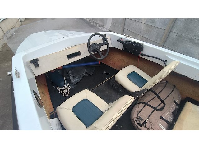 Vaarklare elan polyester speedboot van eind jaren 1980, lengte 4m, max 3 personen, 25pk 2-takt kortstaart buitenboordmotor van het merk mercury. de motor draait en koelt goed, onderhoud is aangewezen. snelheid met 3 personen: 30-40 km/h. - afbeelding 21 van  28