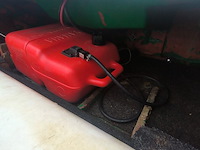 Vaarklare elan polyester speedboot van eind jaren 1980, lengte 4m, max 3 personen, 25pk 2-takt kortstaart buitenboordmotor van het merk mercury. de motor draait en koelt goed, onderhoud is aangewezen. snelheid met 3 personen: 30-40 km/h. - afbeelding 26 van  28