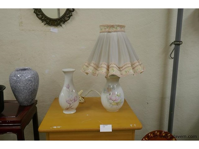 Vaas en sfeerlamp in porselein - afbeelding 1 van  1