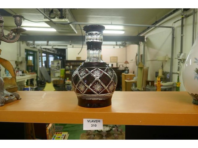 Vaas in glas - afbeelding 1 van  1