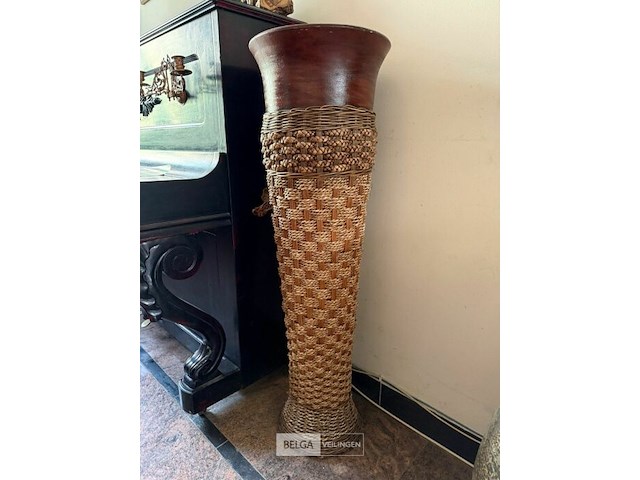 Vaas keramiek met rotan - afbeelding 1 van  3