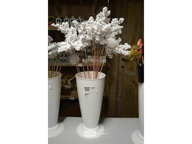 Vaas met decoratie - afbeelding 1 van  3