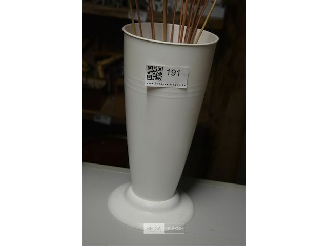 Vaas met decoratie - afbeelding 3 van  3