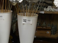 Vaas met decoratie - afbeelding 1 van  4