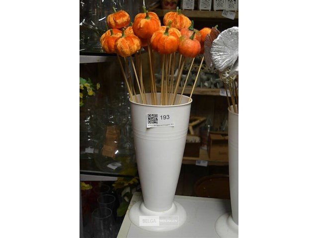 Vaas met decoratie - afbeelding 1 van  4