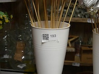 Vaas met decoratie - afbeelding 1 van  4