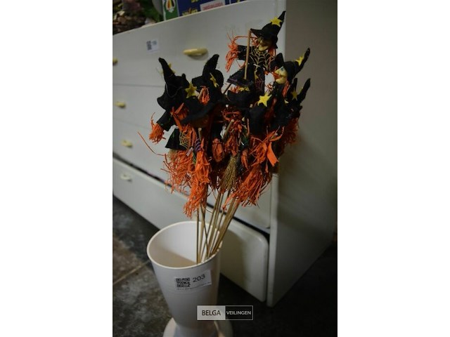 Vaas met decoratie - afbeelding 1 van  3