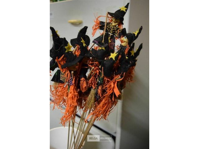 Vaas met decoratie - afbeelding 2 van  3