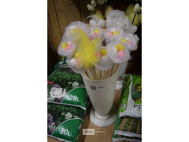 Vaas met decoratie - afbeelding 1 van  2