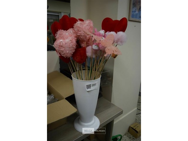 Vaas met decoratie - afbeelding 1 van  4