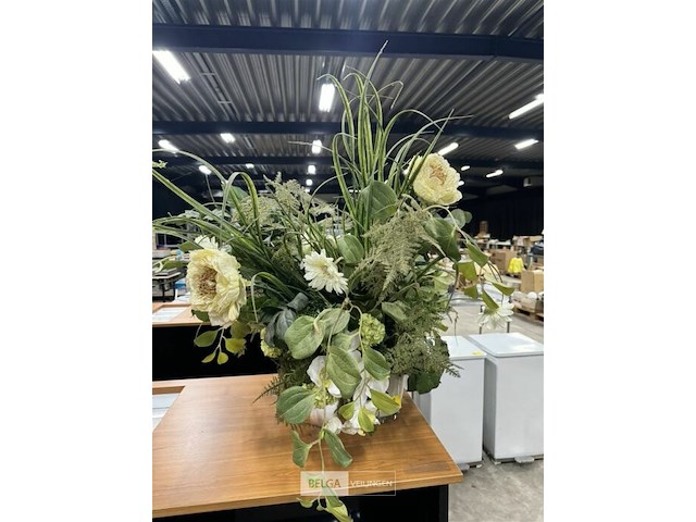 Vaas met kunstbloemen - afbeelding 3 van  3