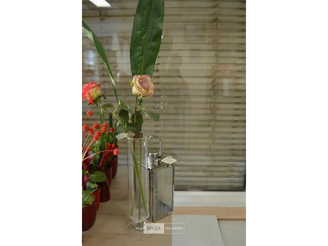 Vaas met lantaarn - afbeelding 1 van  4