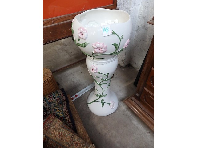 Vaas op voet - afbeelding 1 van  1