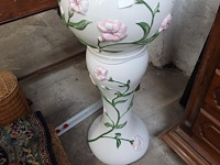 Vaas op voet - afbeelding 1 van  1