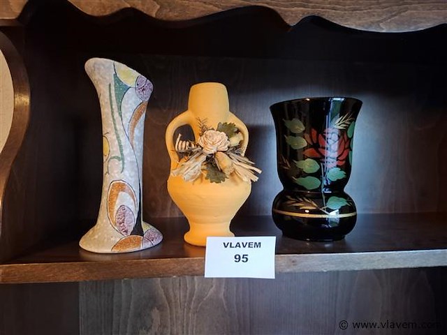 Vaasjes - afbeelding 1 van  1