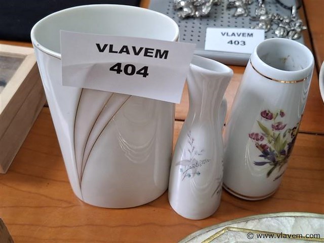 Vaasjes - afbeelding 1 van  3