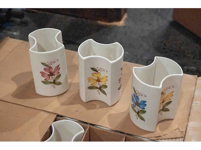 Vaasjes - afbeelding 2 van  3