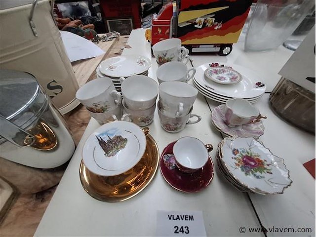 Vaatwerk - afbeelding 1 van  6