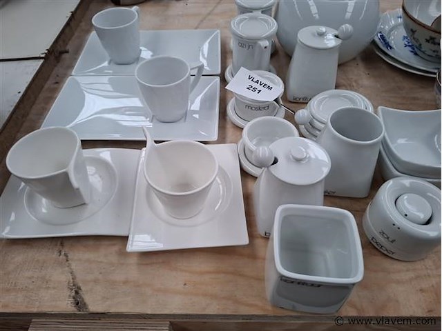 Vaatwerk - afbeelding 1 van  5