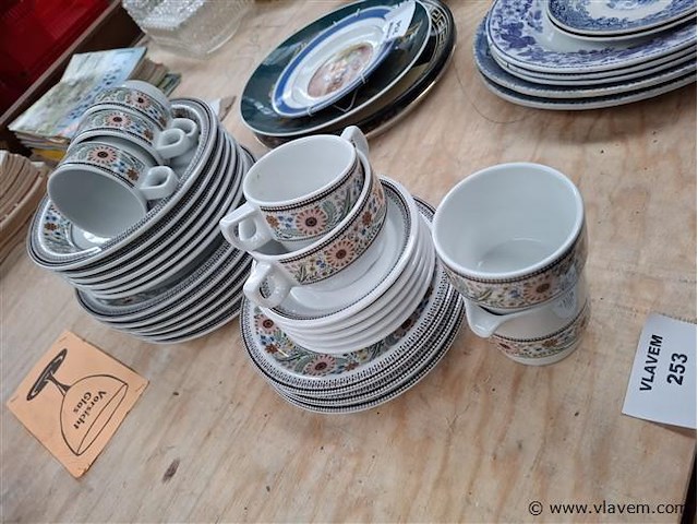 Vaatwerk - afbeelding 1 van  4