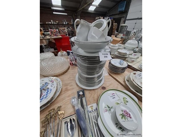 Vaatwerk - afbeelding 1 van  2