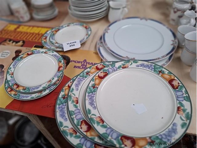 Vaatwerk - afbeelding 1 van  3