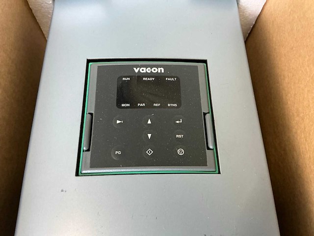 Vacon cn18,5cxs4g2i1 frequentieregelaar - afbeelding 2 van  6