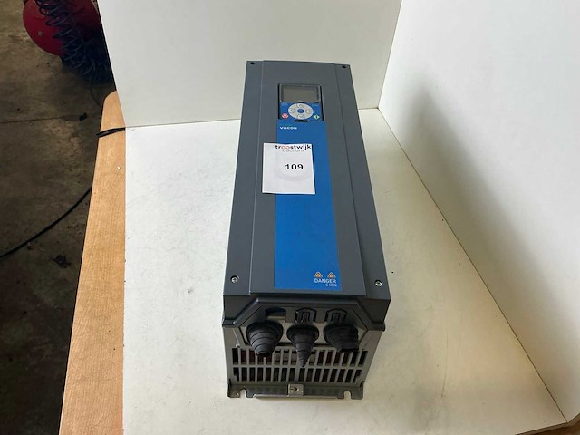 Vacon flow vacon0100-3l-0038 frequentieregelaar - afbeelding 2 van  6