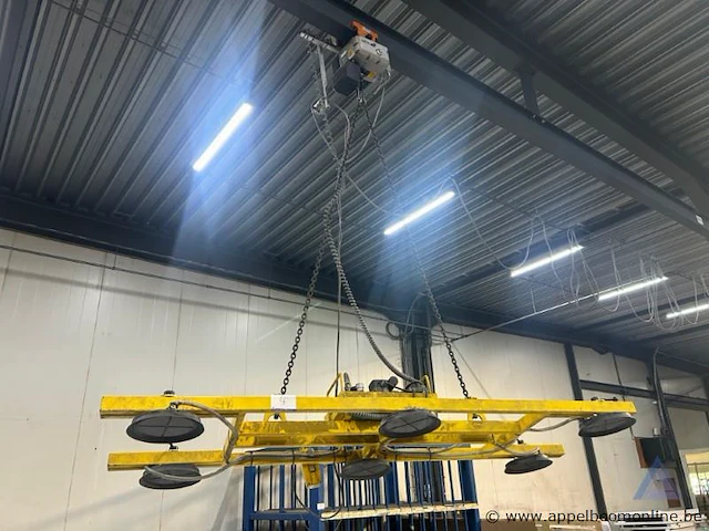 Vacuümheffer met takel van het merk gedi, met een maximale hefcapaciteit van 400 kg. voorzien van een afstandsbediening - afbeelding 1 van  4