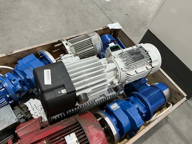 Vacuümpomp en elektromotoren - afbeelding 12 van  17
