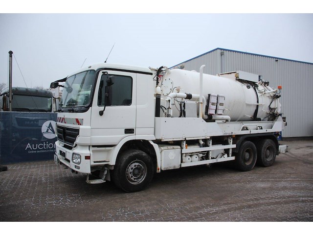 Vacuümtankwagen vrachtwagen mercedes-benz 930.24 diesel 2008 - afbeelding 1 van  1