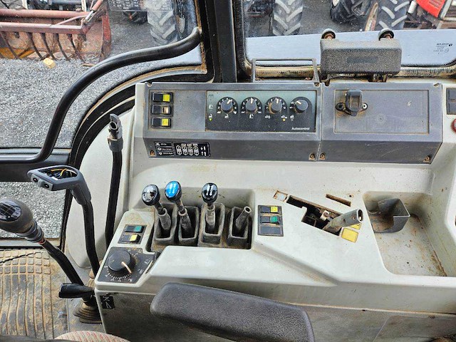 Valmet - 8150 - 4-wheel drive tractor - 1998 - afbeelding 2 van  19