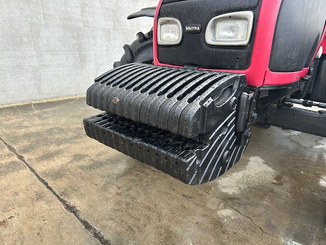 Valtra - t150 - vierwielaangedreven landbouwtractor - afbeelding 5 van  13